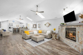 NEW POOL & Spa Coming May 2025 - NEW HOT TUB Available now- Dog friendly 4BR private home 6Min Walk to Beach